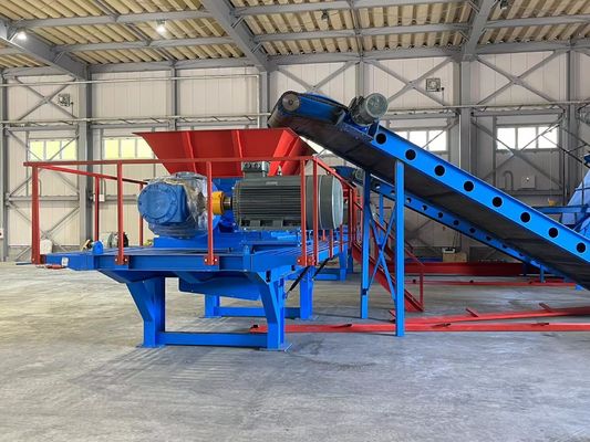 Τελειωμένα πλοία Μέγεθος 3-10cm Τυροκόπημα για την ανακύκλωση απόβλητων μετάλλων και πλαστικών