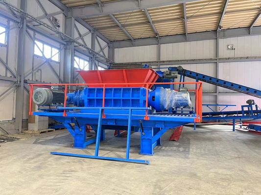 Τελειωμένα πλοία Μέγεθος 3-10cm Τυροκόπημα για την ανακύκλωση απόβλητων μετάλλων και πλαστικών