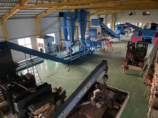 Μεγάλη χωρητικότητα 135kw ξυλοκόπημα συντρίμμιας Επαγγελματίας για την ανακύκλωση των αποβλήτων πλαστικού