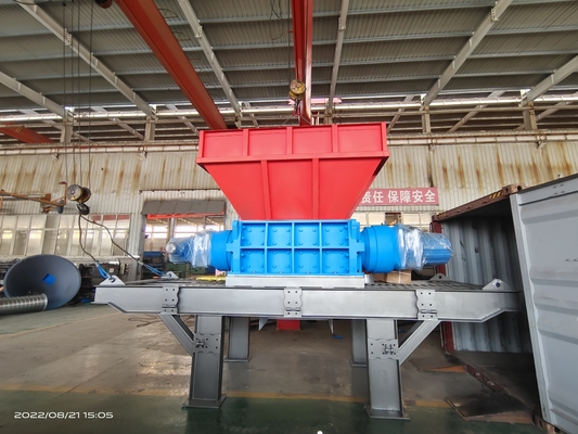 110kW Δύναμη Κοκκινοσκελίδας απομεινάρια Shredder για τη συντριβή μεγάλου και μικρού σιδηρουργικού πλαστικού
