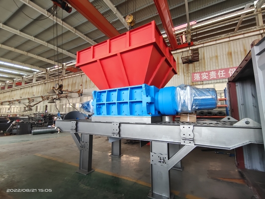 110kW Δύναμη Κοκκινοσκελίδας απομεινάρια Shredder για τη συντριβή μεγάλου και μικρού σιδηρουργικού πλαστικού