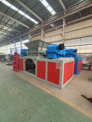 110kW Δύναμη Κοκκινοσκελίδας απομεινάρια Shredder για τη συντριβή μεγάλου και μικρού σιδηρουργικού πλαστικού